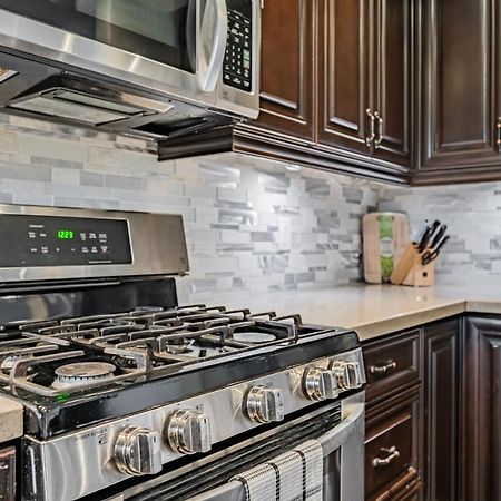 Beautiful Property In Downtown Core Close To Subway Station! Toronto Kültér fotó