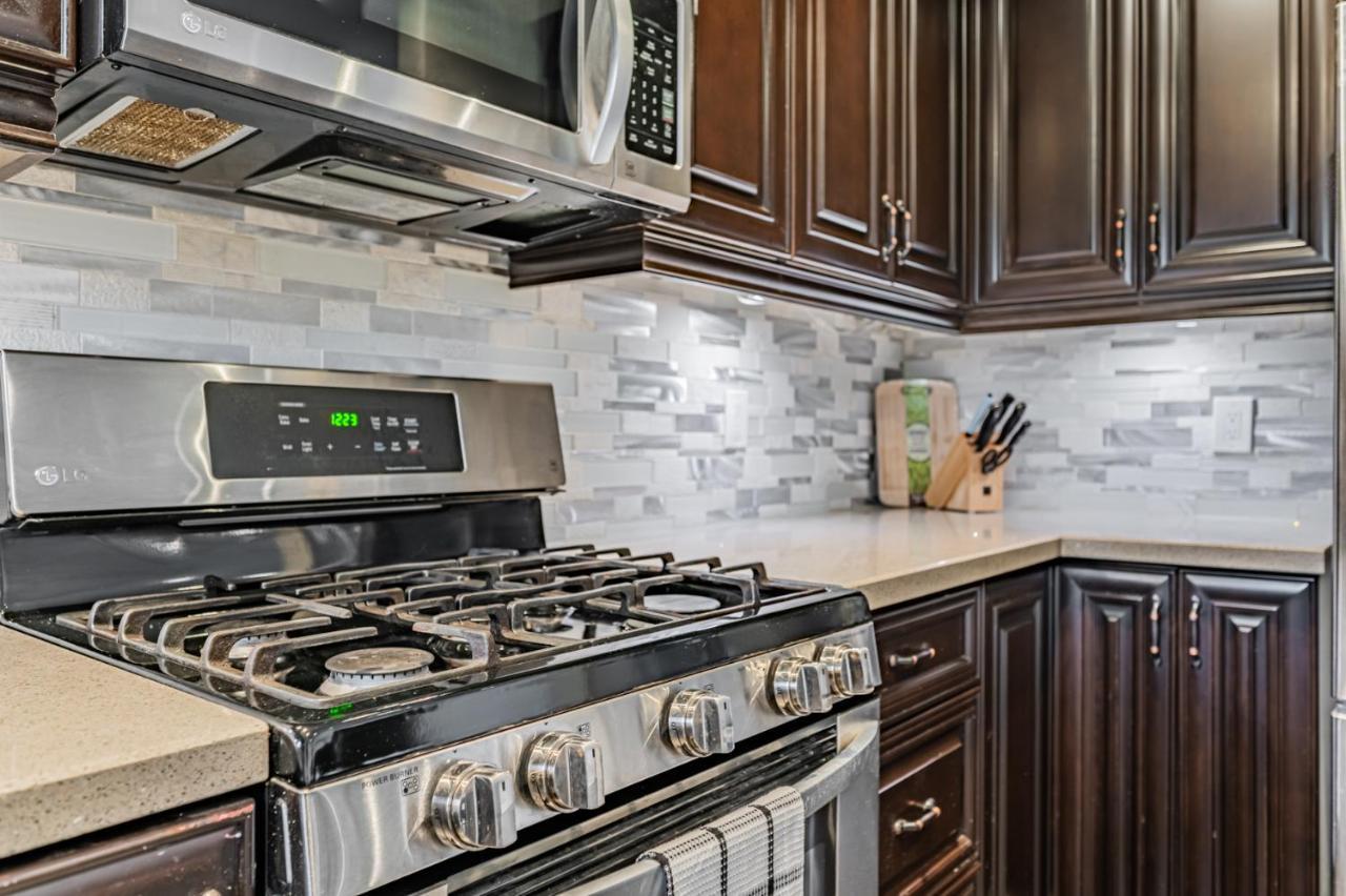 Beautiful Property In Downtown Core Close To Subway Station! Toronto Kültér fotó