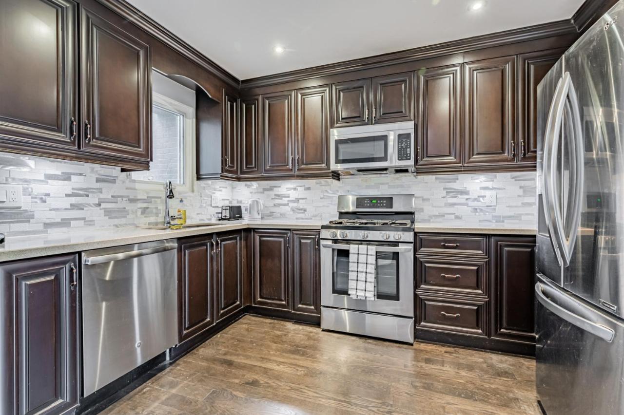 Beautiful Property In Downtown Core Close To Subway Station! Toronto Kültér fotó