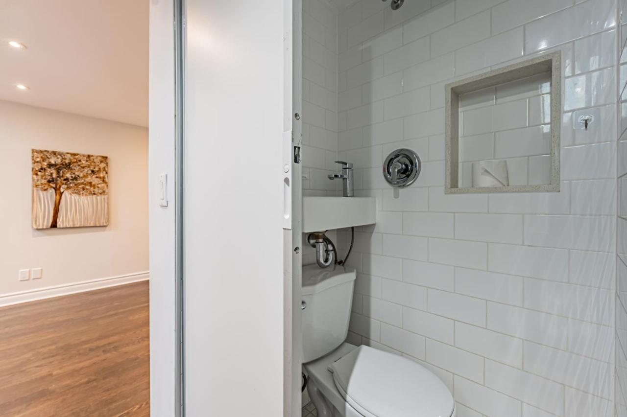 Beautiful Property In Downtown Core Close To Subway Station! Toronto Kültér fotó
