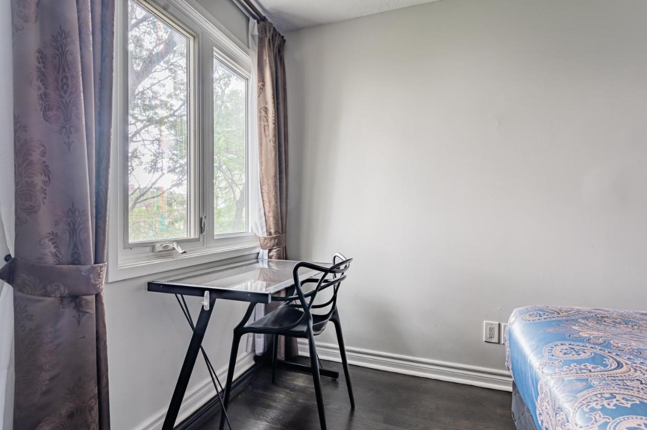 Beautiful Property In Downtown Core Close To Subway Station! Toronto Kültér fotó