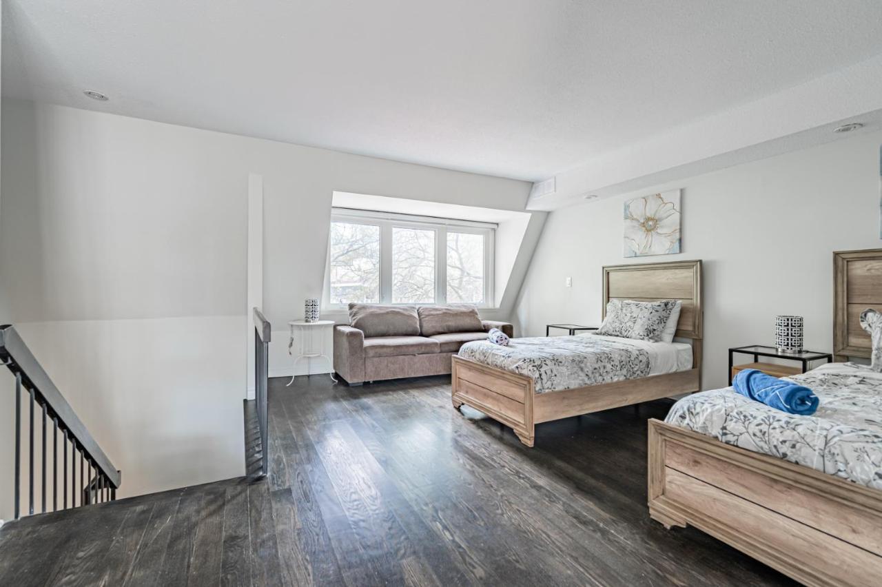 Beautiful Property In Downtown Core Close To Subway Station! Toronto Kültér fotó