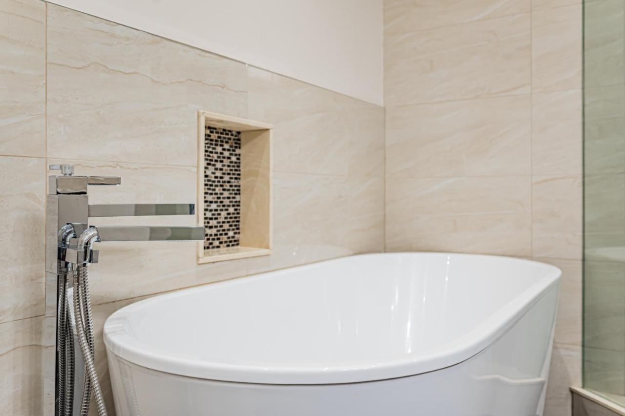 Beautiful Property In Downtown Core Close To Subway Station! Toronto Kültér fotó