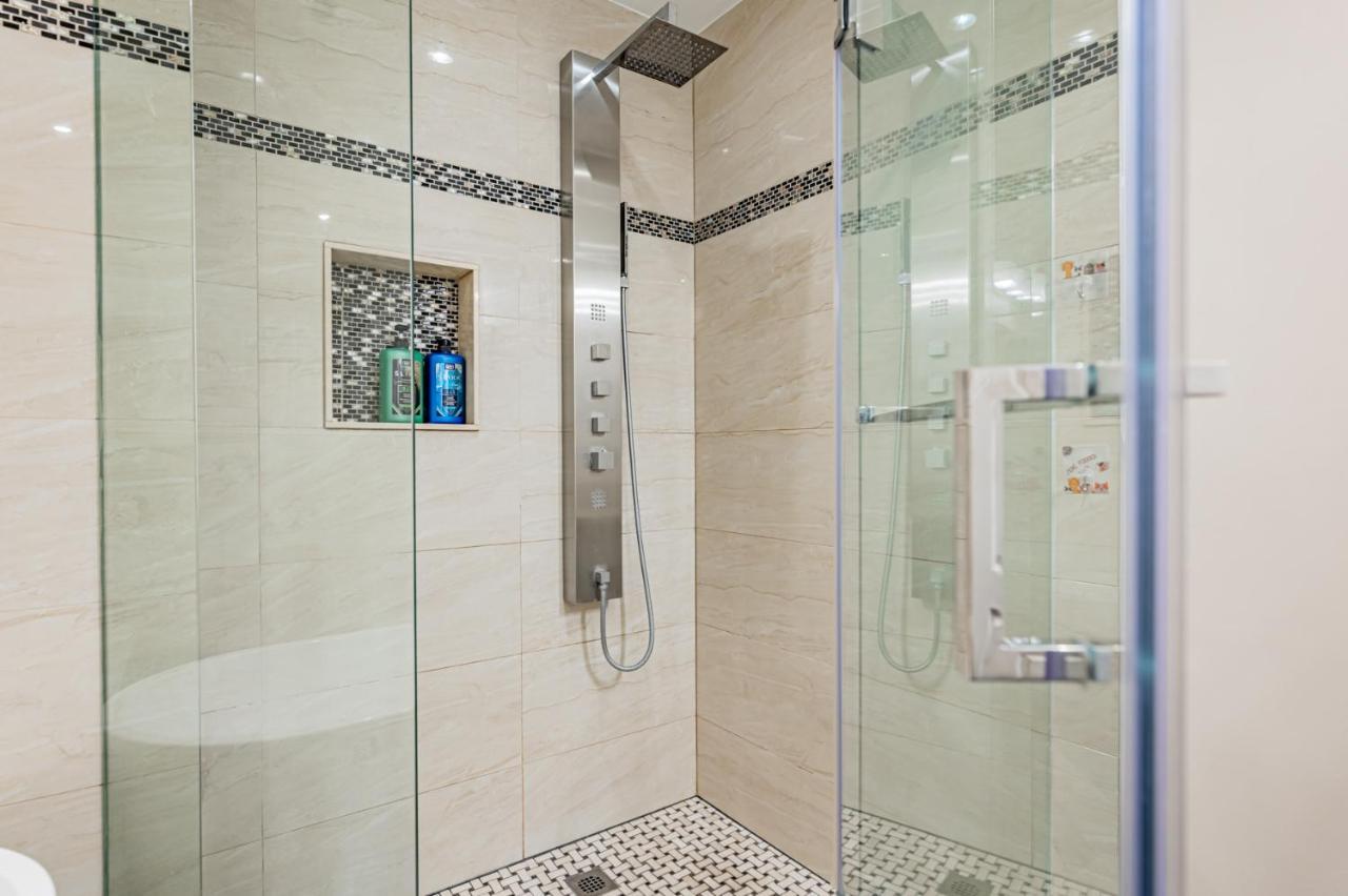 Beautiful Property In Downtown Core Close To Subway Station! Toronto Kültér fotó