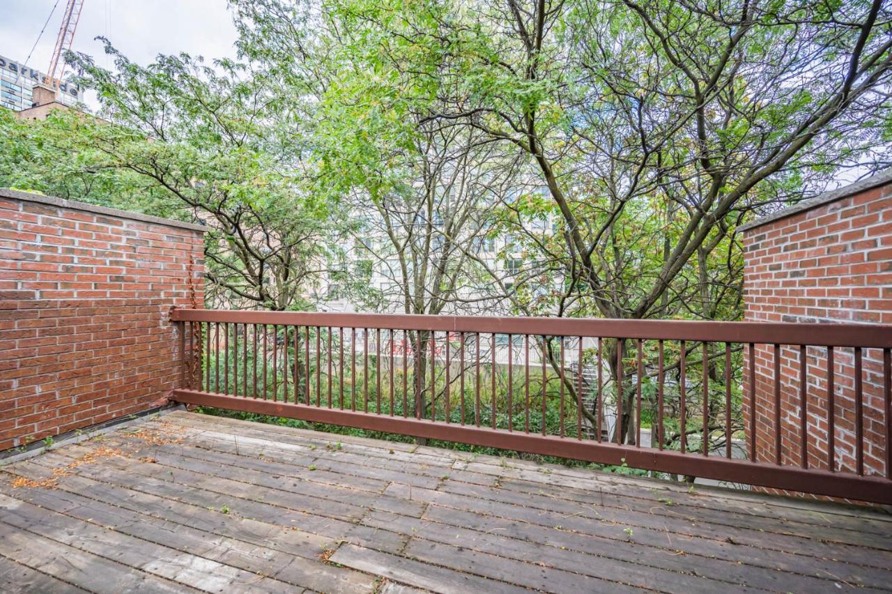 Beautiful Property In Downtown Core Close To Subway Station! Toronto Kültér fotó