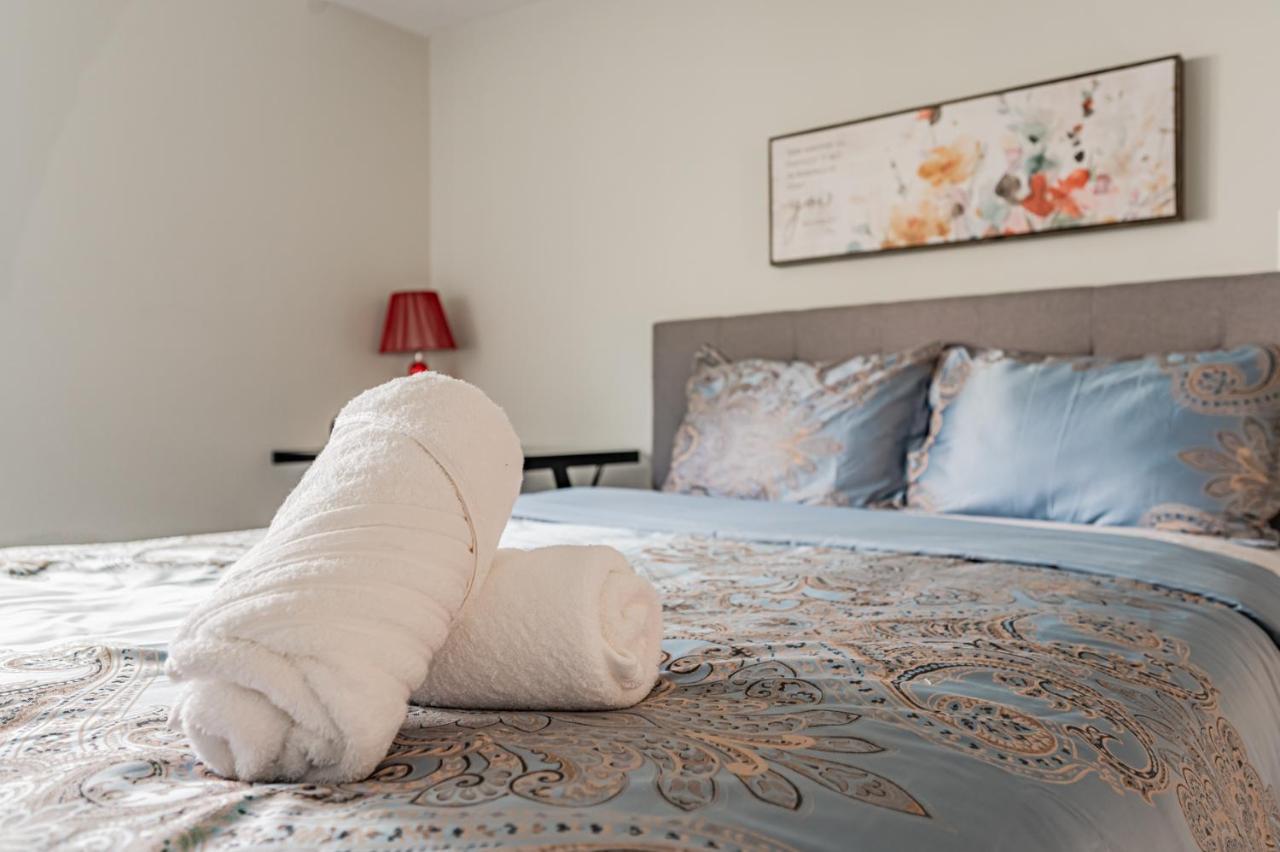 Beautiful Property In Downtown Core Close To Subway Station! Toronto Kültér fotó