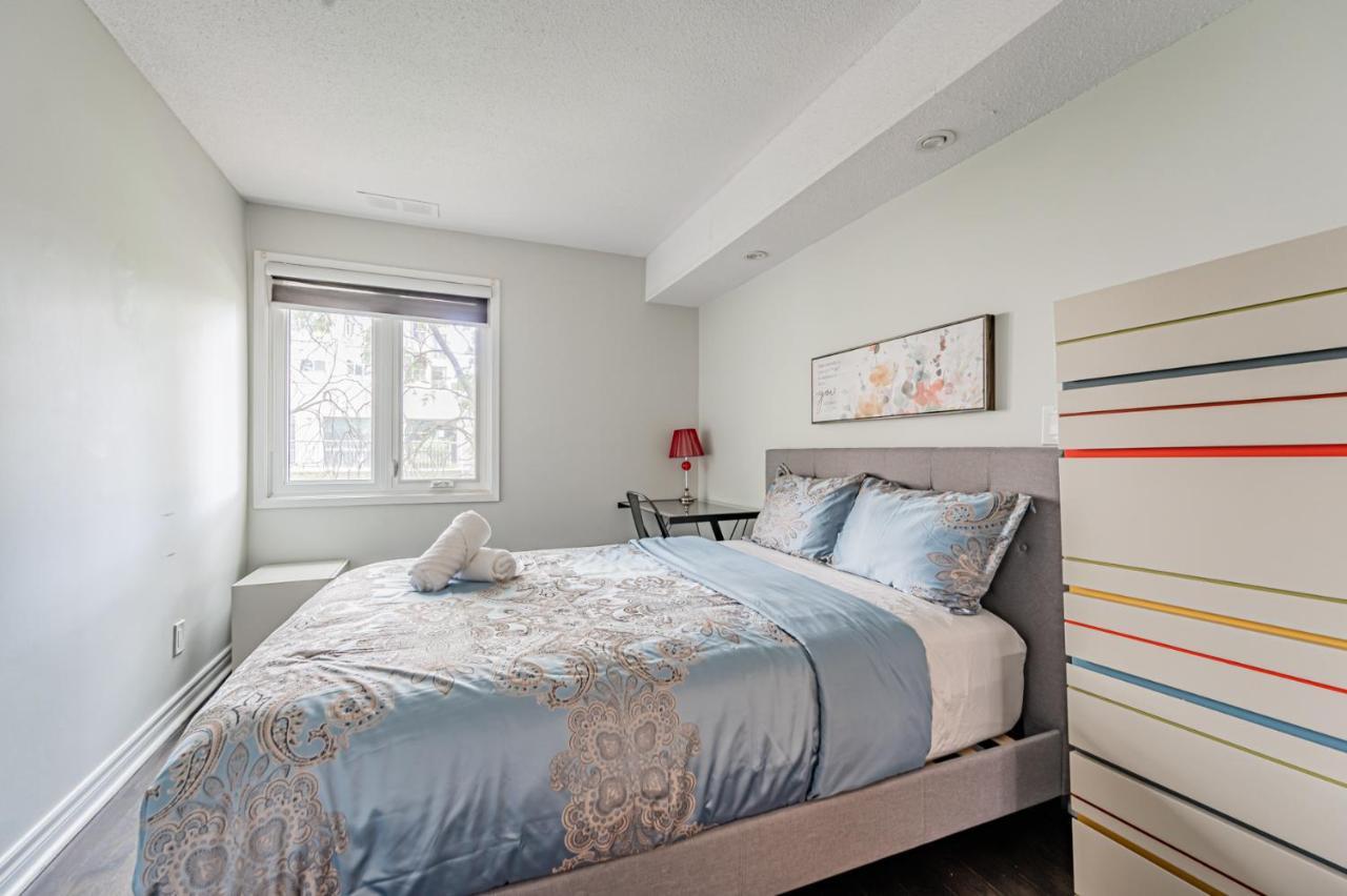 Beautiful Property In Downtown Core Close To Subway Station! Toronto Kültér fotó