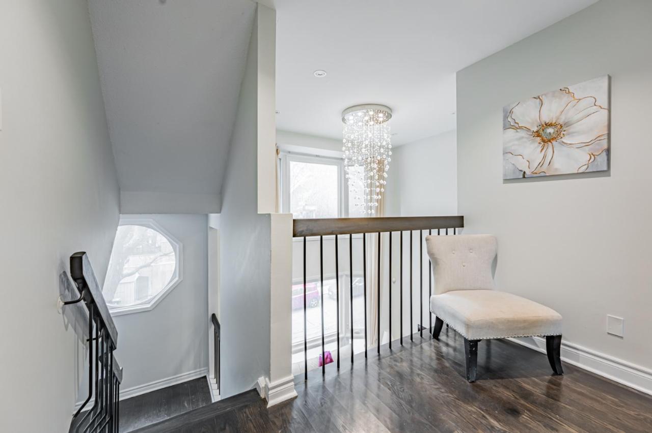 Beautiful Property In Downtown Core Close To Subway Station! Toronto Kültér fotó